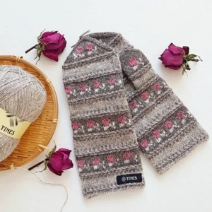 Latvian traditional mittens for women folk gloves handmade wool Tines roses - Picture 1 of 4