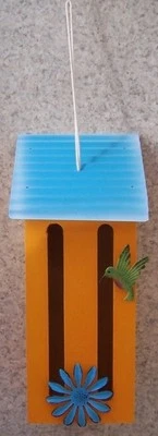 Casa de mariposas de jardín de madera contrachapada amarilla con techo de acrílico corrugado NUEVO Foto 1 de 2