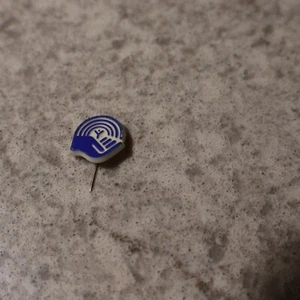 Lapel Pin United Way Helping Hand Vintage Hat Jacket Pin Plastic - Picture 1 of 4