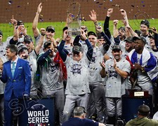 2021 ATLANTA BRAVES WORLD SERIES CHAMPIONS 8X10 TEAM PHOTO CELEBRATION