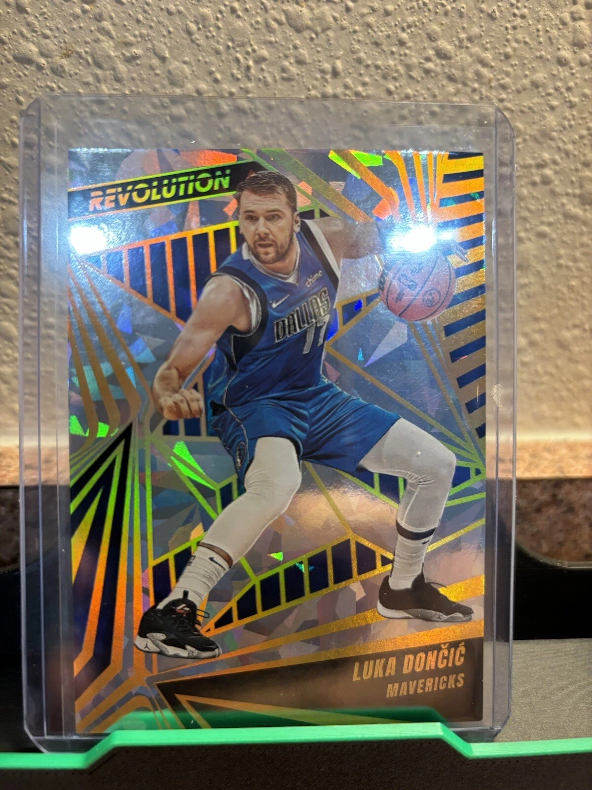 2023-24 Panini Revolution Chinese New Year Luka Doncic Gold /8