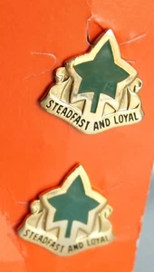 Vanguard ARMY CREST 4TH INFANTRY DIVISION Lapel Pin LOT Of 5 Military - Picture 1 of 11