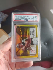 2024 Topps Signature Class Gridiron Ambassadors GA21 Archie Manning Gold /10 - Bild 1 von 5