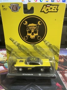M2 Machines 2020 1:64 ACCEL 1957 Ford Fairlane 500 R70 Black and Yellow NEW - Picture 1 of 2