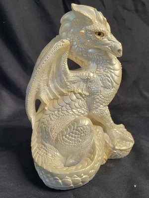 Estatua de yeso de 9" dragón macho blanco/perla retirado Windstone Editions de colección -CHIPEADO Foto 1 de 4
