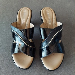 Patrizia by Spring Step Sandals Women Sz 8 Black Gold Metallic Slip On NEW - Picture 1 of 7