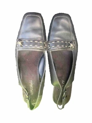 Sandálias pretas AEROSOLES salto traseiro com biqueira fechada tamanho 7,5M - Imagem 1 de 4