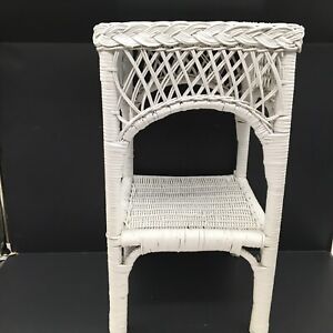 Vtg White Wicker Accent Table Plant Stand Beachy Boho Cottage core 13’x13’x24”