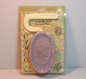 Vintage Cameo Classics - Scented Decorated SOAP on a ROPE - Lavender - NOS - Picture 1 of 10