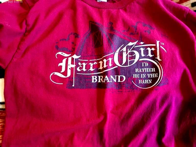 CAMISETA GRÁFICA MARCA GRANJA NIÑA ROJA TALLA S DE COLECCIÓN LSLV PREFIERO ESTAR EN EL GRANERO Foto 1 de 4