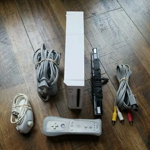 Nintendo Wii Console Bundle With Cords, Controller, and Nunchuck RVL-001 model - Picture 1 of 1