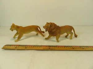 Figuras de animales salvajes africanos de 5 pulgadas de león y leona Safari Ltd 1997 usadas en excelente estado - Imagen 1 de 8