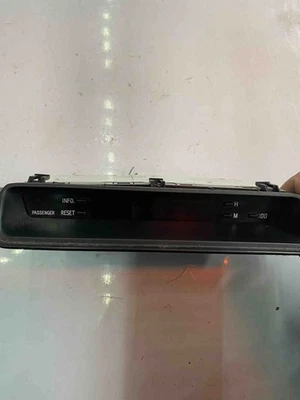 TOYOTA LAND CRUISER 120 J12 Interior Clock 83290-0K010 3.00 Diesel 32699611 - Image 1 of 4