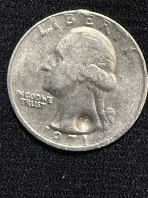 1971 Washington Quarter coin, no mint mark, rare indent error, circulated - Image 1 of 4