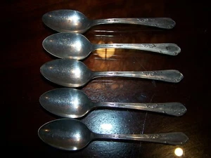 5 Lovely Wm A Rogers A1 Plus Oneida Ltd Meadowbrook Teaspoons GC!! - Picture 1 of 1