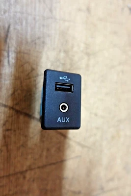 41283 H7I 2017 K14 Nissan Micra puerto USB/AUX SOCKET. 795405504 Foto 1 de 3