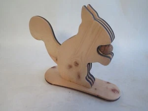 NUSSKNACKER Eichhörnchen, aus Kiefer, HOLZ Handarbeit. Top !! - Bild 1 von 6