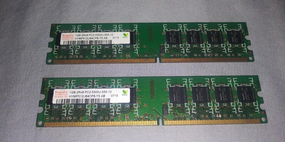 Hynix 2 GB SO-DIMM 1066 MHz DDR3 Memory (HMT125S6AFR8C-G7) - Image 1 of 2