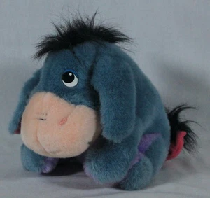 RARO! DE COLECCIÓN 1999 DISNEY POOH PREGÚNTAME MÁS EEYORE TALKING PELUCHE MÓVIL FUNCIONA EVC - Imagen 1 de 7