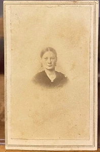 Foto de viñeta vintage CDV mujer joven con pendientes W. H. Whitehead Pittsburgh PA - Imagen 1 de 2