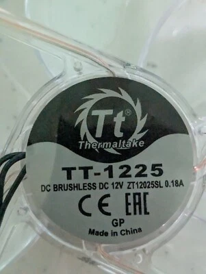 ventilador thermaltake tt-1225 3 pines Foto 1 de 4