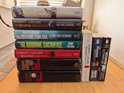 Book Lot of 10 Robert Ludlum Jason Bourne Hardcover and Paperback Books MIX Foto 1 de 4