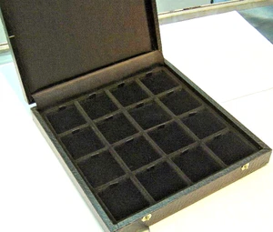 New Covered Plush Pendant Box for 16 Pendants - Picture 1 of 2