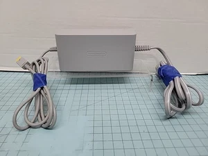 Auténtico adaptador de CA original OEM para Wii U - Imagen 1 de 4