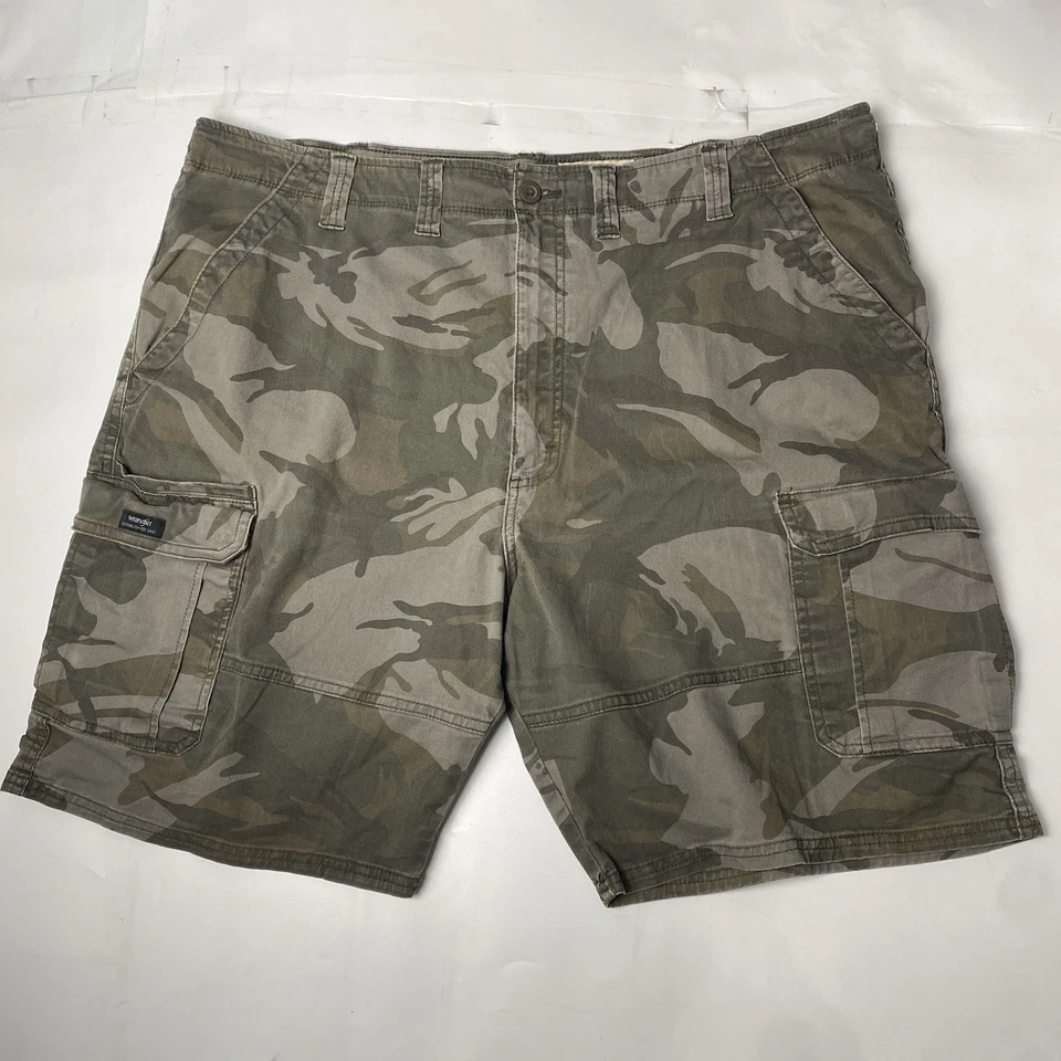 Wrangler Men's Green Cargo Hiking Shorts 10" Camo Relaxed Fit Canvas Size 44 - Image 1 of 4