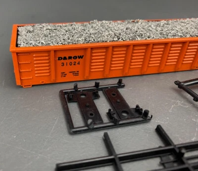 HO LBF Company 5553 65’ Mill Gondola D&RGW #31024 w/Scrap Load Kit HO5623 - Image 1 of 4