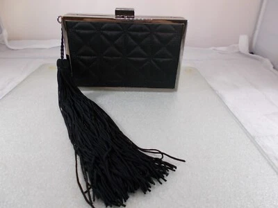 Bolso sin asas Kate Landry negro acolchado cromado noche correas para el hombro y borla Foto 1 de 4