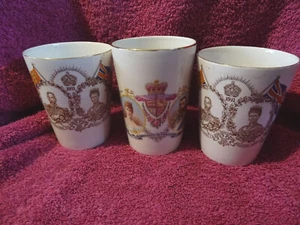 George V Krönung - drei Gedenkbecher - Bild 1 von 5