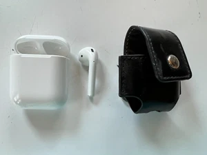 Apple Airpods Charging Case Left Earbud and Carry Case - Photo 1 sur 2