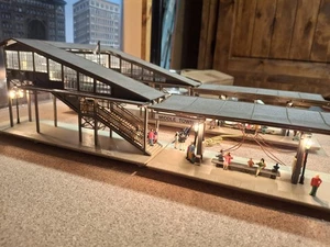 Faller 2 Track Pedestrian Bridge With 2 Platforms All Lighted & Passengers - Picture 1 of 24