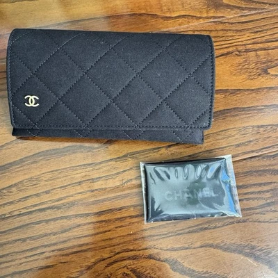 Óculos de sol CHANEL preto acolchoado logotipo óculos estojo macio apenas com pano - Imagem 1 de 4