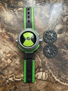 Ben 10 Omnitrix Alien Illuminator Uhr + 2 Projektionsscheiben Bandai funktioniert 2008 - Bild 1 von 3