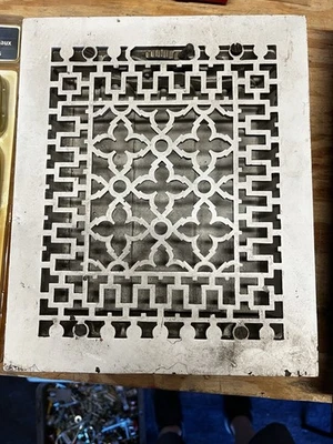 Cubierta de ventilación decorativa de metal fundido vintage Reggio Register 10”x12” - acabado blanco Foto 1 de 2