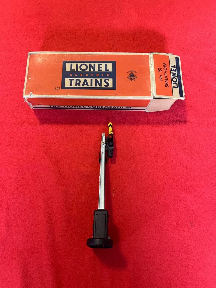 C6 LIONEL POSTWAR #151 SEMAPHORE SIGNAL W/BOX - Image 1 of 4