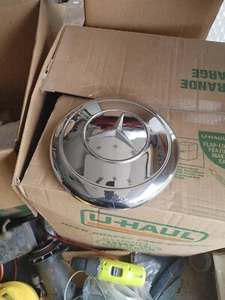 Mercedes Benz 190SL Vintage Hubcap Center Cap. W113,w111,w121 Like New.. - Picture 1 of 2