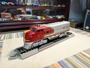 Life-Like F3A HO Scale Santa Fe Locomotive - Picture 1 of 7