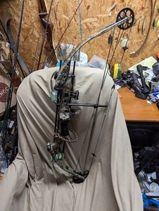 Parker SPITFIRE Compound 29" 60# Bow Right Hand SET UP NICE loaded - Picture 1 of 13