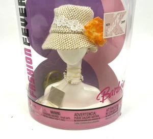 Barbie Fashion Fever 2004 beige Spitze Fischerhut Blume Handtasche & Halskette HO886  - Bild 1 von 5