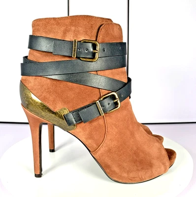 Botas femininas Gianni Bini peep toe tornozelo alças de camurça marrom com zíper salto agulha, 8 - Imagem 1 de 4