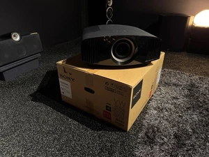 Sony VPL-VW550ES 4k 3D Beamer - Bild 1 von 10