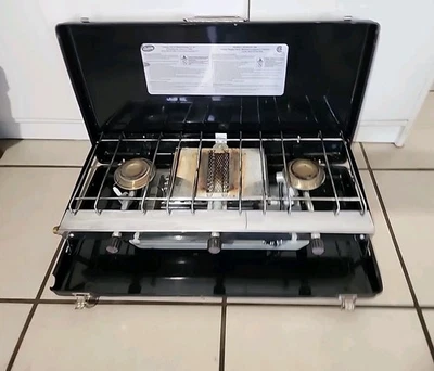 Estufa de propano Century modelo 4586 de 3 quemadores con parrilla y sartén adicionales Foto 1 de 4