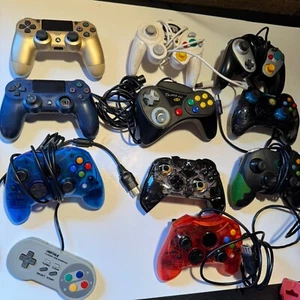 Lot x11 - PS4 SNES GAMECUBE SUPER PAD XBOX ORIGINAL 360 (UNTESTED AS IS) - Picture 1 of 6