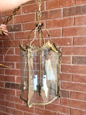 Antiguo accesorio de linterna francés de latón con cable💎circa 1920💎4 luces💎vidrio curvo Foto 1 de 4