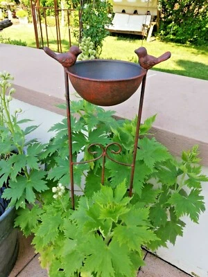 Dekorative Vogeltränke Rankgitter Vogelbad Futterplatz Gartenstecker Rost Optik  - Bild 1 von 3