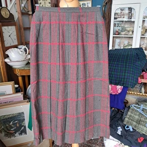 Vintage Jaeger Red & Grey Plaid 100% Wool Pleated Skirt Size 8. (With Damage) - Picture 1 of 1