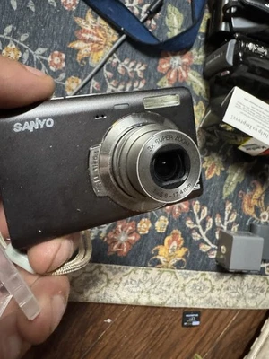 Sanyo VPC T700 7.0MP Digital Camera - Tested Works Read* - Image 1 of 4
